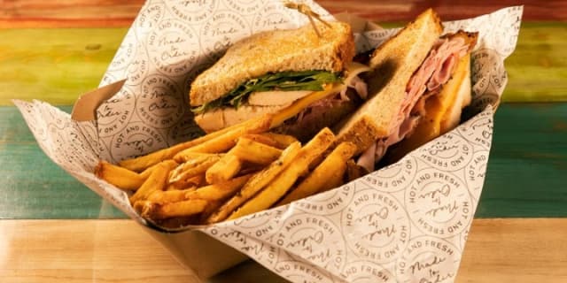 Crackin Club (Happy Hour)