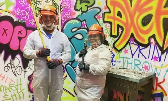 One 15-Minute Axehole Vegas Smash Room for One Person (Valid Monday - Thursday)