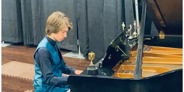 Four Piano Lessons in One Month with Music Theory & Solfeggio for One Child