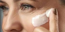 One 60-Minute Anti-Aging Facial with LED Light Therapy & Extractions