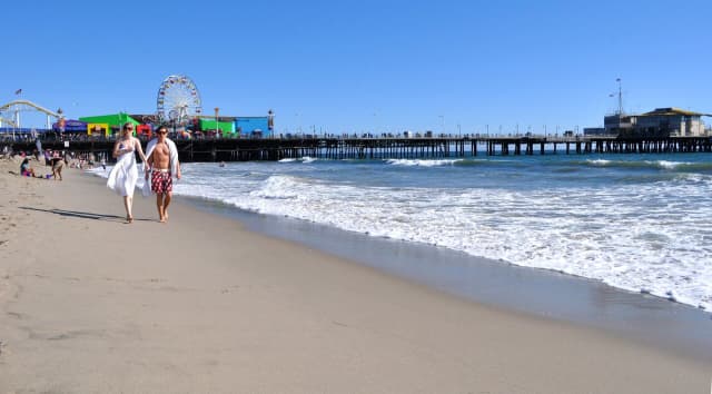 Hollywood Day Tour from Las Vegas plus Santa Monica Beach and Pier