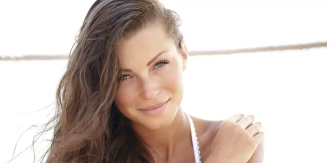 Six Microcurrent Face Lifting Treatments