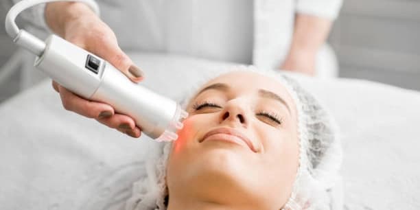 One Non-Invasive Laser Facial Session