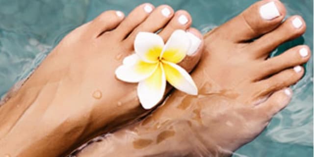 One Aqua-Ionic Foot Spa Session