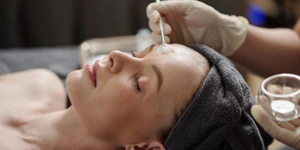 One 75 minute Professional Skin Brightening Peel Plus LED Light Therapy