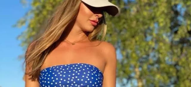 Full body airbrush tan with face contour