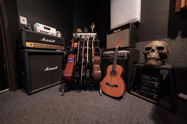 Six Hours In-Studio Recording Session