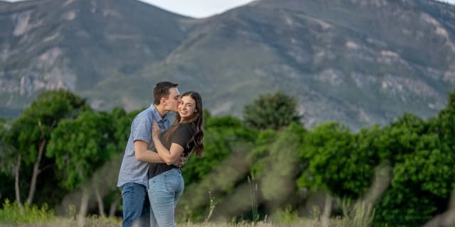 60 Minute Outdoor Engagement Photography Session