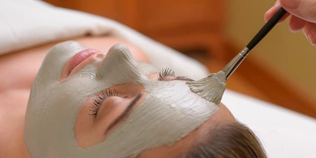 One Hydro Dermabrasion Facial with Microdermabrasion and Oxygen Treatment