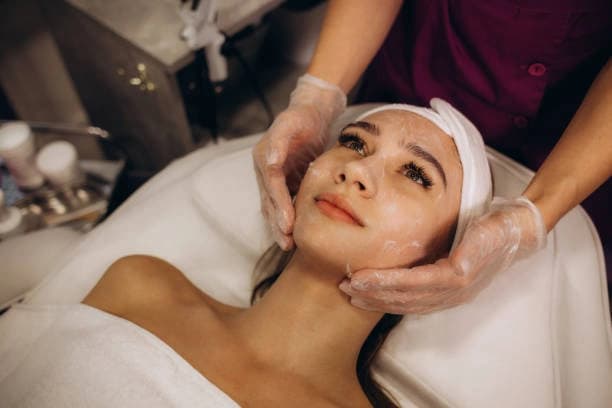 Vitamin C Glow on the Go Facial - For 30 Minutes