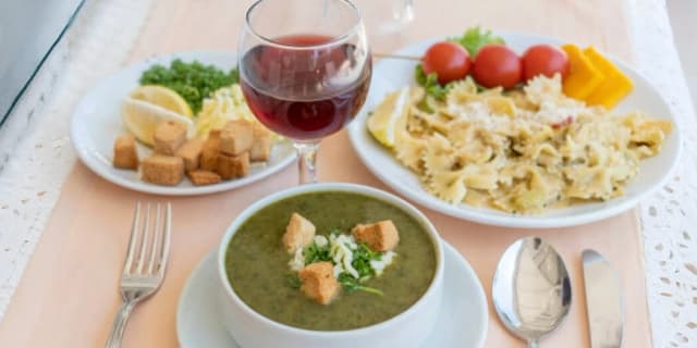 4-Course Private Chef Romantic Dinner for 2; Wine & Decor