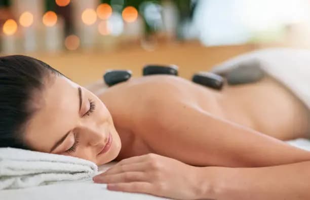 60 Minute Hot Stones Massage & Aromatherapy