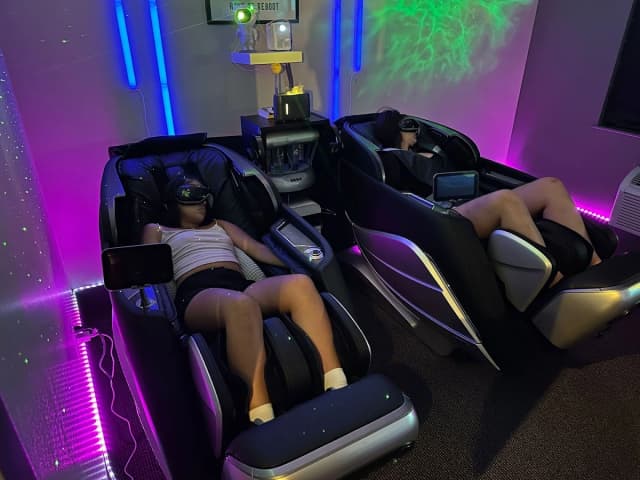 Self-Guided Couples 60 Minute Massage Session