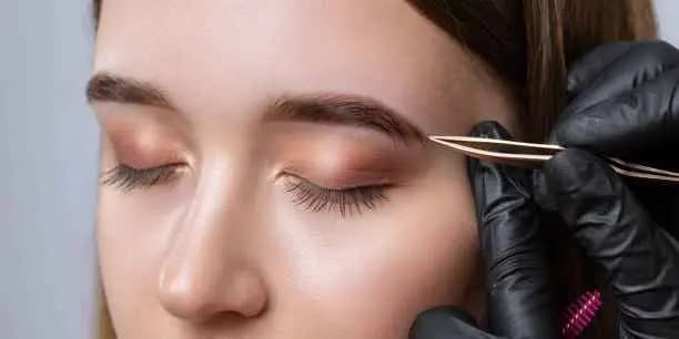 Eyebrows Shaping and Lamination