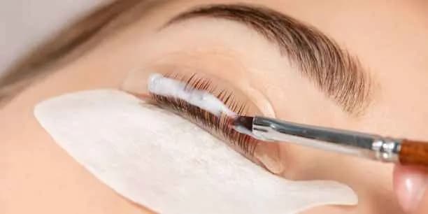 60-Minute Eyelash Lift