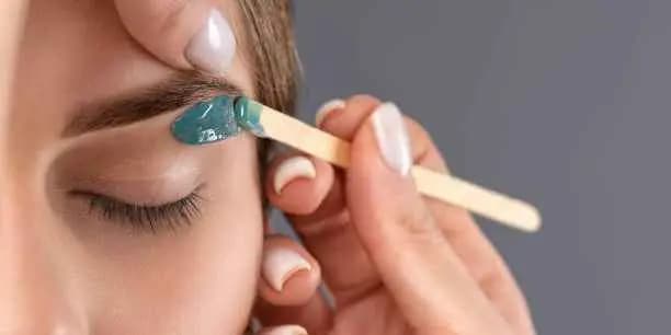 Women's Eyebrows Wax
