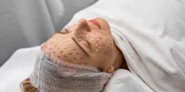 BB Glow Semi-Permanent Foundation Hybrid Facial