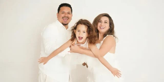 15-Minute In-Studio Photo Shoot for Up to Four