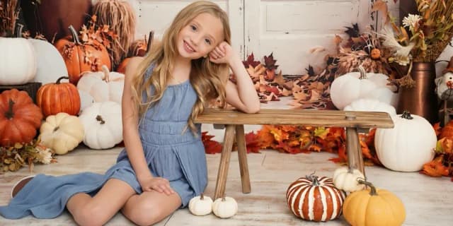 30 Minute Seasonal or Holiday In-Studio Photography Session with Photo Package