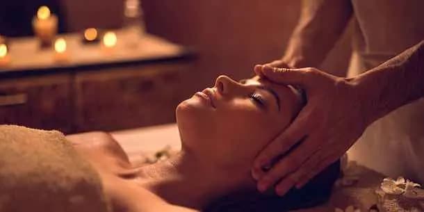 Hot Stone Massage with Aromatherapy and Face Massage