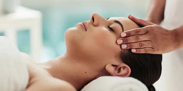 60 Minute Face Lift Massage with Organic Oil and Rose Petals Masks
