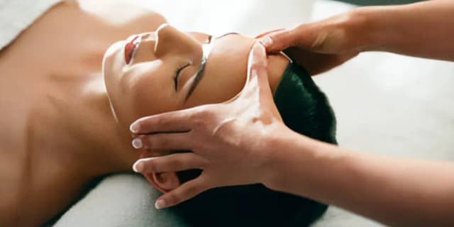 One 90-Minute Moisturizing Facial with Face Lift Massage