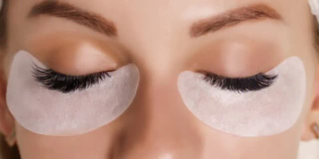 Full Set of Volume Lash Extensions