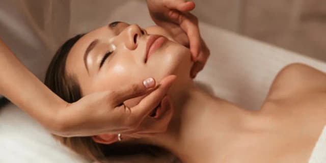 60 Minute Custom Facial