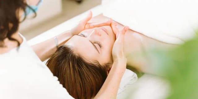 One 60 Minute Lymphatic Drainage Therapy (Includes Organic Aroma Oil & Hot Stones) (Private Room) (Valid M-Th)