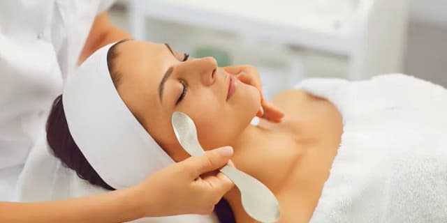 Deep Hydration Facial with Oxygen Infusion & Cryo Therapy